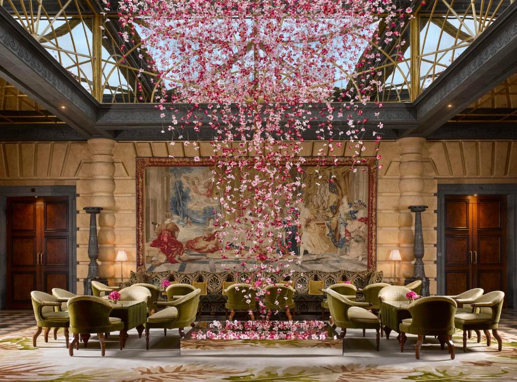 Métropole lobby with cherry-blossom installation